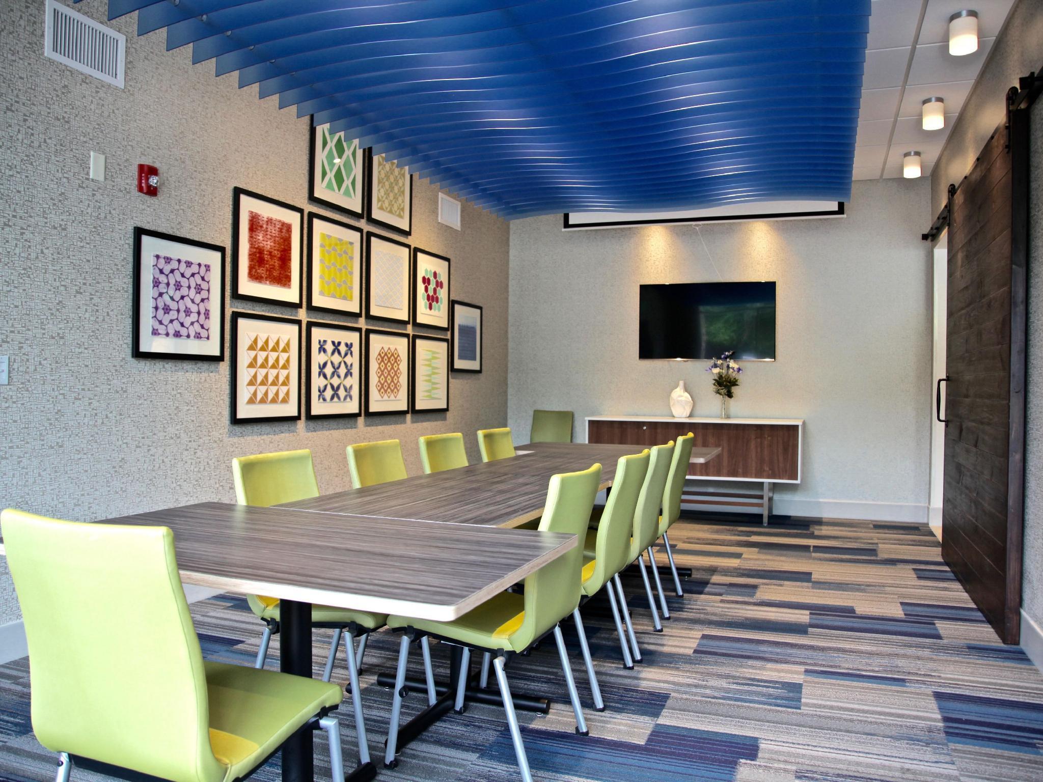 Holiday Inn Express & Suites Oswego By Ihg Екстериор снимка