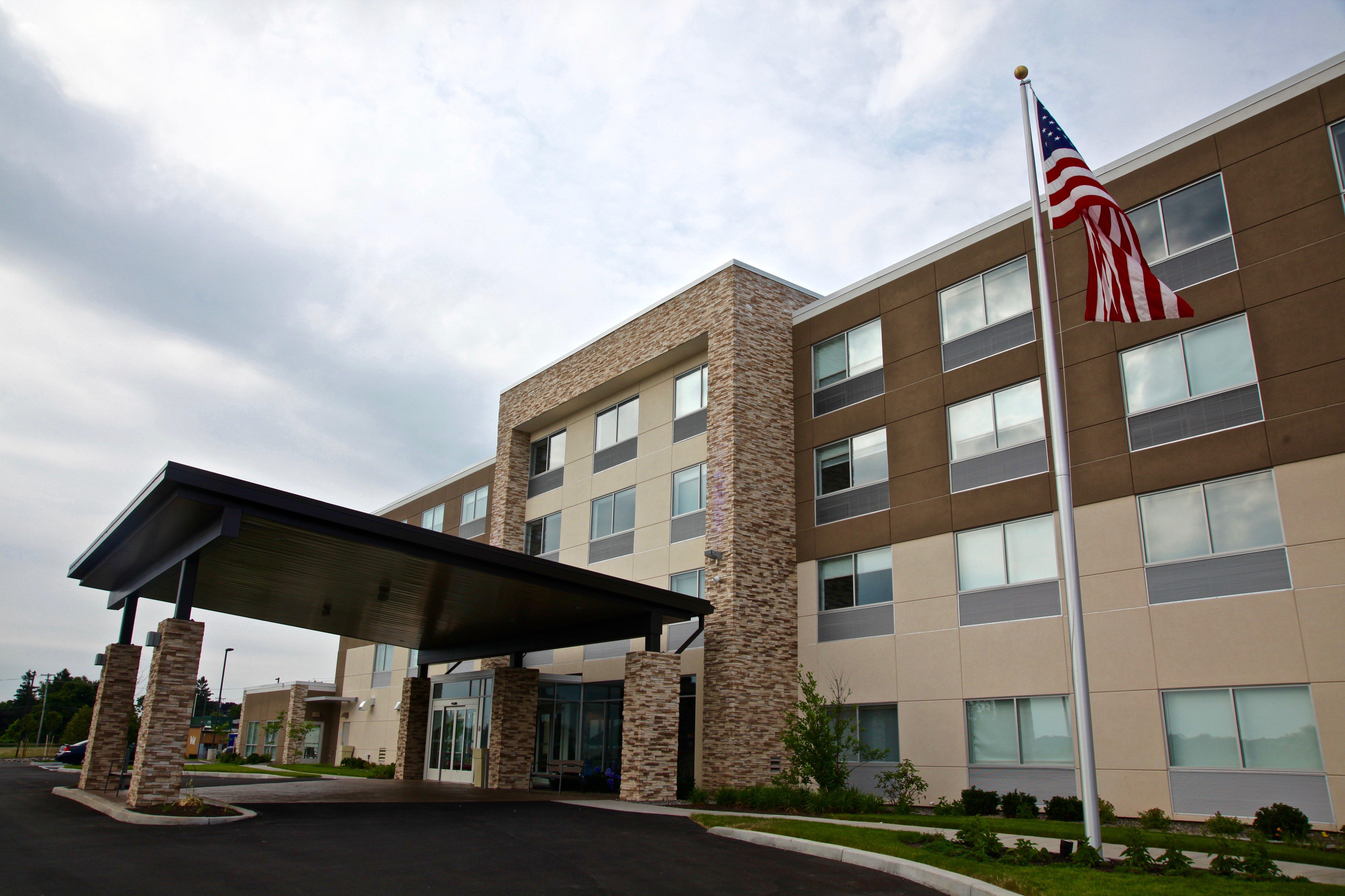 Holiday Inn Express & Suites Oswego By Ihg Екстериор снимка