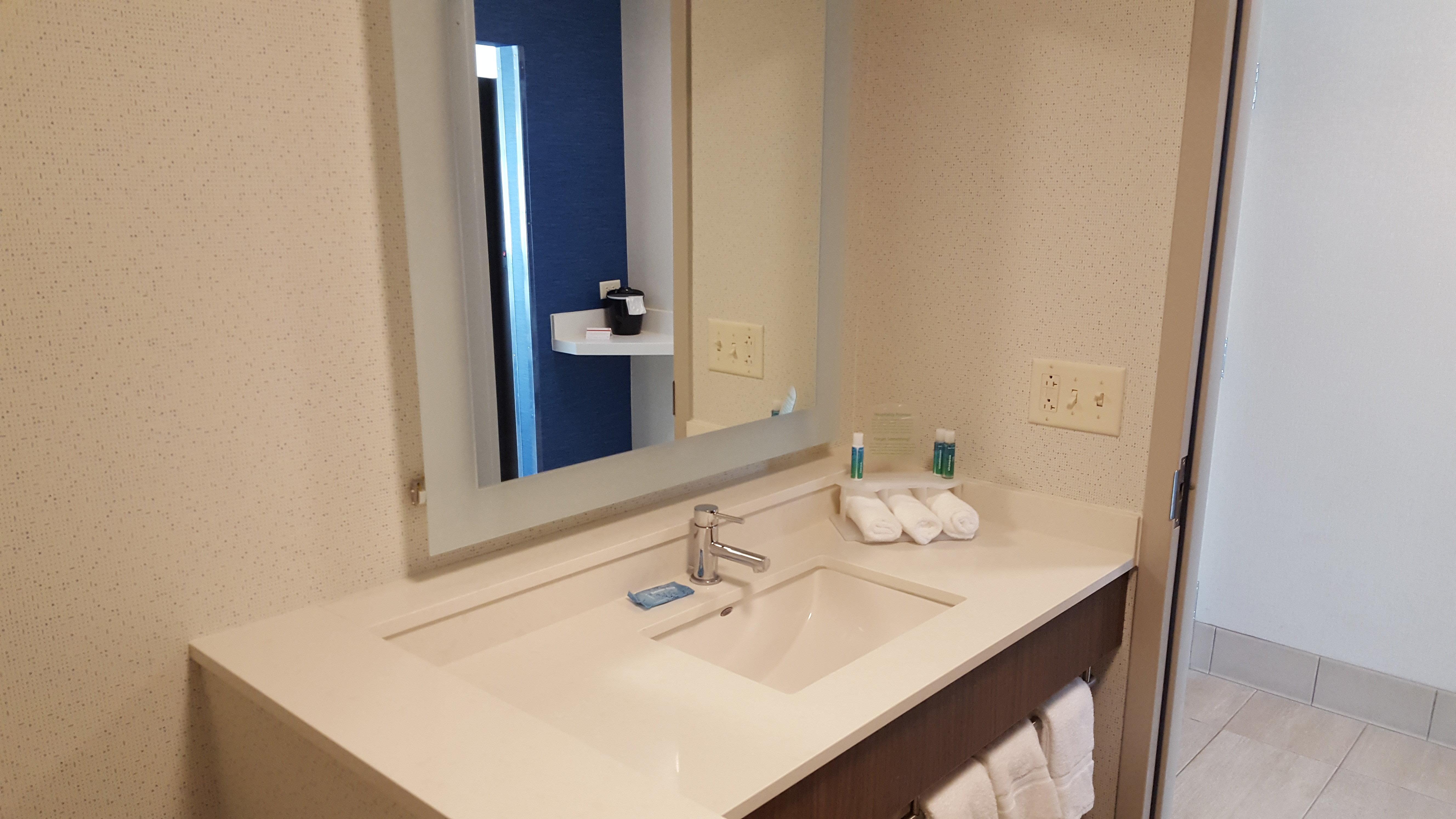 Holiday Inn Express & Suites Oswego By Ihg Екстериор снимка