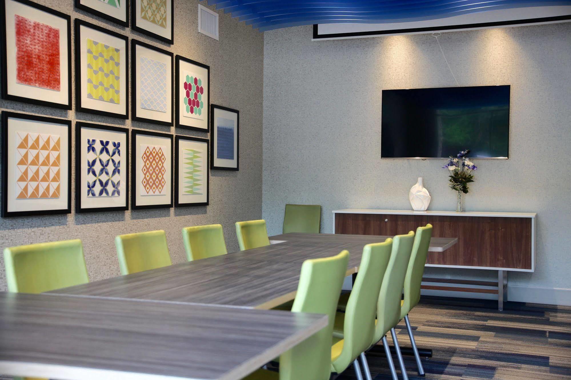 Holiday Inn Express & Suites Oswego By Ihg Екстериор снимка